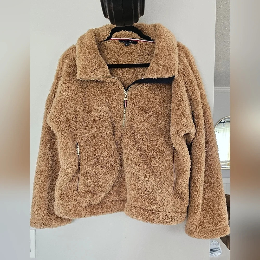 Tommy Hilfiger tan Sherpa quarter zip size L